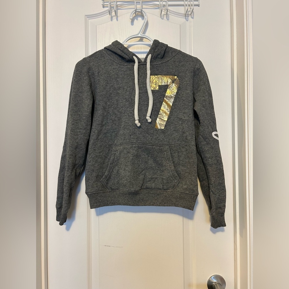 β¨ American Eagle Gray Hoodie w/ Gold β7β Graphic
